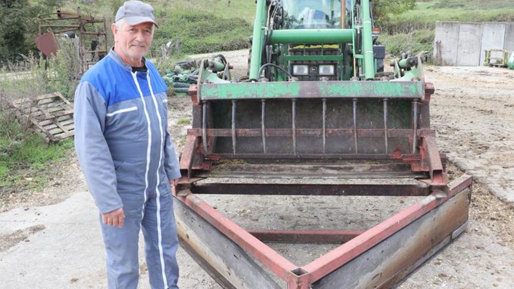 « J’ai fabriqué un repousse-fourrages et un rabot adaptés à ma stabulation »