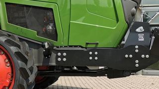 Un relevage avant pour les Fendt à chenilles Un relevage avant pour les Fendt à chenilles