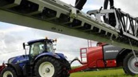 Pulvérisateur Leeb 4 LT : il a tout d’un grand Pulvérisateur Leeb 4 LT : il a tout d’un grand