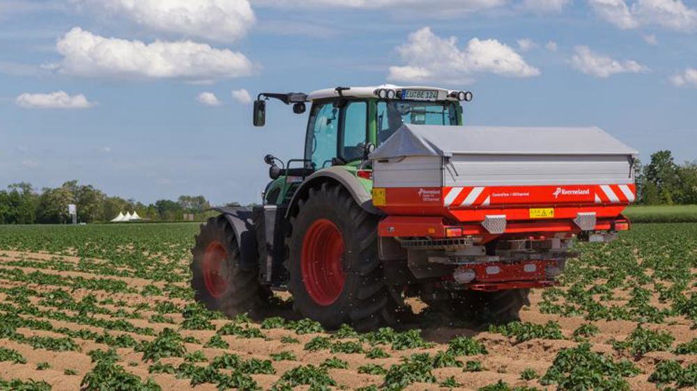 Un distributeur d’engrais « grande vitesse »