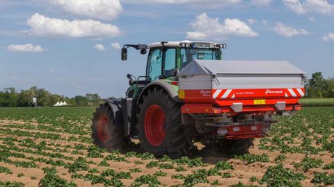 Un distributeur d’engrais « grande vitesse » Un distributeur d’engrais « grande vitesse »