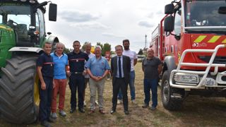 Après plusieurs interventions, une réunion entre pompiers, agriculteurs et préfet a été organisée fin juillet pour adapter le protocole. Après plusieurs interventions, une réunion entre pompiers, agriculteurs et préfet a été organisée fin juillet pour adapter le protocole.