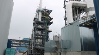 La nouvelle usine de Saint-Avold est emblématique de la révolution industrielle en cours : des technologies propres, non utilisatrices de pétrole, peu gourmandes en énergie, à l’empreinte carbone minorée. La nouvelle usine de Saint-Avold est emblématique de la révolution industrielle en cours : des technologies propres, non utilisatrices de pétrole, peu gourmandes en énergie, à l’empreinte carbone minorée.