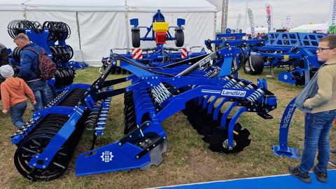 Des gros matériels chez Agrizone Des gros matériels chez Agrizone