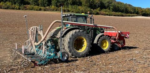 Le semoir à céréales à écartement de 22,5 cm est utilisé sur les exploitations du père et du fils à chaque campagne depuis sa réalisation. © L. Marteau
