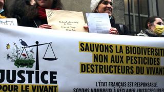 Cinq ONG attaquent l’État en justice Cinq ONG attaquent l’État en justice