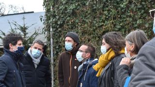 Le ministre visite une « petite ferme » de la Confédération paysanne Le ministre visite une « petite ferme » de la Confédération paysanne