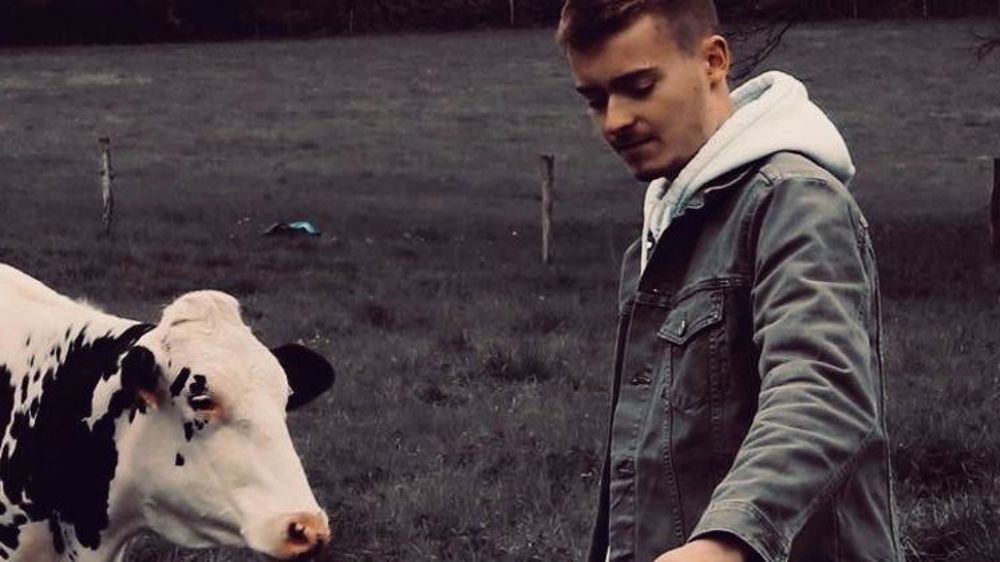 À 23 ans, il est agriculteur la semaine et DJ le week-end