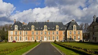 Cession controversée du domaine de Grignon au groupe Altarea Cession controversée du domaine de Grignon au groupe Altarea