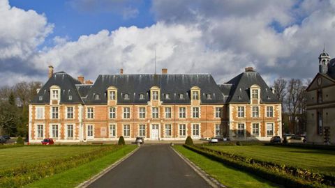 Cession controversée du domaine de Grignon au groupe Altarea Cession controversée du domaine de Grignon au groupe Altarea