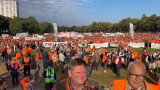 Des milliers de gilets oranges pour défendre la ruralité Des milliers de gilets oranges pour défendre la ruralité