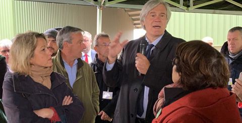 De gauche à droite, Barbara Pompili, Stéphane Le Foll et Christiane Lambert le 25 octobre 2021 à Éole-en-Beauce sur l’exploitation de Pierre Lhopiteau. © M.-A. Batut