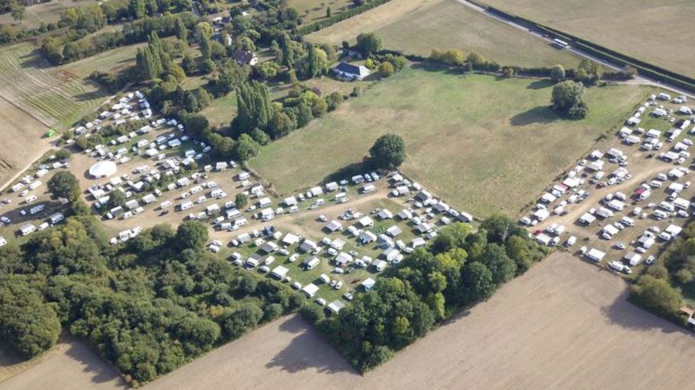 « Libérez nos champs des caravanes »