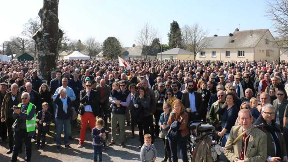 2 000 personnes réunies contre les « anti-tout »