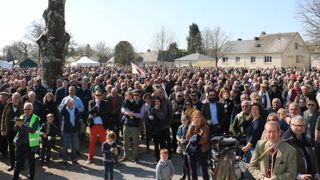 2 000 personnes réunies contre les « anti-tout » 2 000 personnes réunies contre les « anti-tout »