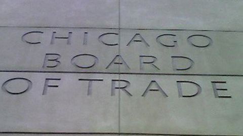 La météo et les stocks plombent la Bourse de Chicago