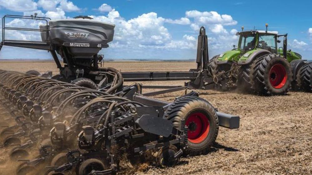 Un semoir monograine 40 rangs chez Fendt