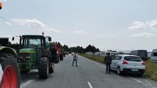 « Plus de 450 caravanes dans mon champ » « Plus de 450 caravanes dans mon champ »