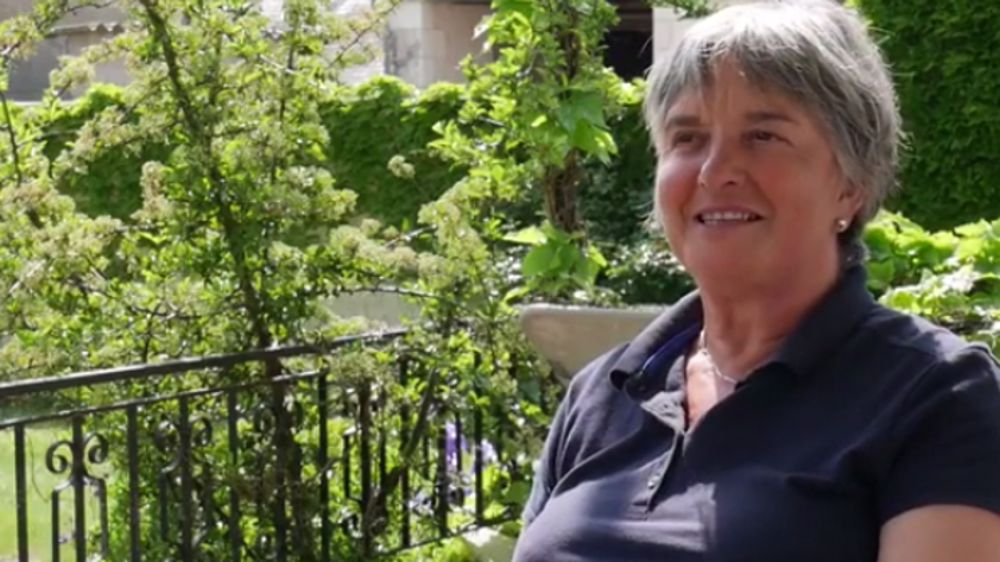 Elle transmet son exploitation grâce à une vidéo