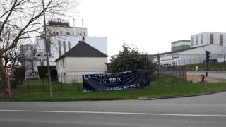 Des producteurs inquiets devant l’usine de Craon Des producteurs inquiets devant l’usine de Craon