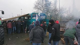 Les agriculteurs de l’Ouest maintiennent la pression Les agriculteurs de l’Ouest maintiennent la pression