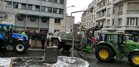 Manifestation devant la DDT, dans l’Indre-et-Loire. © Compte Twitter UDSEA 37