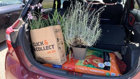 Pour bien gérer le retrait des commandes en magasin, le réseau HPF propose deux méthodologies selon les dimensions du parking sur lequel à lieu la vente. ©F. Arnould