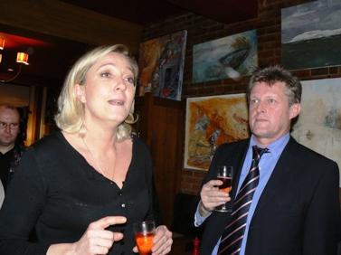 Marine Le Pen, candidate FN à la présidentielle de 2012 et Philippe 