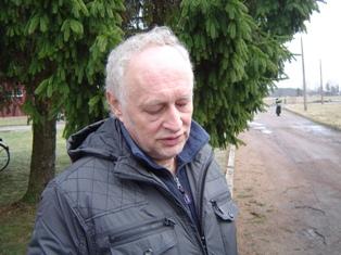 Gunars Ziemelis, éleveur laitier à Adazi (Lettonie). Il s'est installé sur un ancien Kolkhoze. (184 ha, 180 ha loués, 700.000l de quota). Les aides directes reçues bénéficient en partie aux propriétaires au dépens de l'éleveur, ce qui réduit ses capacités d'investissement.  