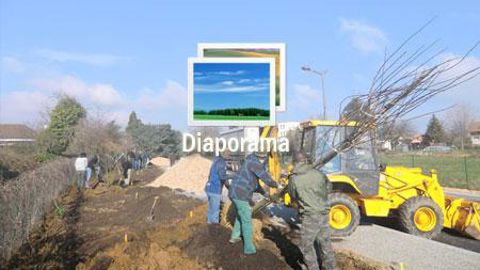 01. Réunion de l'équipe des BTS pour la planification et la coordination avant lancement du chantier. Réunion avec la présence de l'aménageur (SERL), la maîtrise d'oeuvre (Agence Hors Champs) et l'entreprise adjudicataire des travaux d'espaces verts (Green Style).