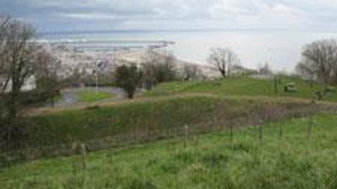 Le Havre, avec ses Jardins suspendus fleuris sur un ancien fort tourné vers l'océan, fait partie des dix villes qui accueilleront le Grand Tour Cité Verte. ©Odile Maillard 