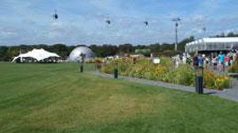 Prochainement, les salariés des TPE et PME agricoles pourront bénéficier d'un vaste choix de propositions de services ou activités, tendant à l'amélioration des conditions de bien-être : accès à des centres ou bases de loisirs, de colonies, de voyages ou de vacances; à des échanges culturels, spectacles, musées… ©Odile Maillard 