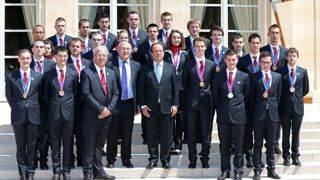 les huit médaillés et 16 excellents candidats aux Olympiades internationales des métiers entourent François Hollande, Président de la République, Michel Guisembert, Président de WorldSkills France et Michel Sapin, Ministre du Travail, de l'Emploi, de la Formation Professionnelle. ©présidence de la république/L.Blevennec-P.Segrette les huit médaillés et 16 excellents candidats aux Olympiades internationales des métiers entourent François Hollande, Président de la République, Michel Guisembert, P les huit médaillés et 16 excellents candidats aux Olympiades internationales des métiers entourent François Hollande, Président de la République, Michel Guisembert, Président de WorldSkills France et Michel Sapin, Ministre du Travail, de l'Emploi, de la Formation Professionnelle. ©présidence de la république/L.Blevennec-P.Segrette les huit médaillés et 16 excellents candidats aux Olympiades internationales des métiers entourent François Hollande, Président de la République, Michel Guisembert, P