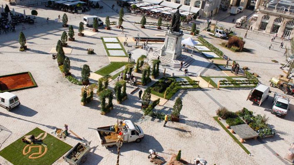 Jusqu'au dimanche 3 novembre, les parterres décorés et fleuris du jardin éphémère de Nancy, sur la place Stanislas, entraîneront le visiteur au coeur de la Renaissance.©Pascal Fayolle Jusqu'au dimanche 3 novembre, les parterres décorés et fleuris du jardin éphémère de Nancy, sur la place Stanislas, entraîneront le visiteur au coeur de la Renaissance.©Pascal Fayolle