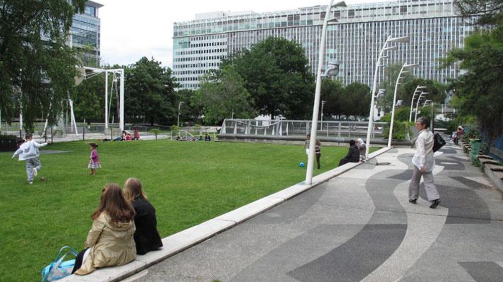 Les parcs et jardins font l'objet d'usages classiques (jeu, promenade, rencontre...) et d'autres parfois plus inattendus (pêche, rassemblements festifs...). ©Pascal Fayolle Les parcs et jardins font l'objet d'usages classiques (jeu, promenade, rencontre...) et d'autres parfois plus inattendus (pêche, rassemblements festifs...). ©Pascal Fayolle Les parcs et jardins font l'objet d'usages classiques (jeu, promenade, rencontre...) et d'autres parfois plus inattendus (pêche, rassemblements festifs...). ©Pascal Fayolle Les parcs et jardins font l'objet d'usages classiques (jeu, promenade, rencontre...) et d'autres parfois plus inattendus (pêche, rassemblements festifs...). ©Pascal Fayolle