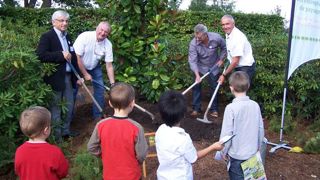 Un Magnolia grandiflora ‘Mont-Blanc' a été choisi comme symbole du cinquantenaire Unep.(c)Unep Un Magnolia grandiflora ‘Mont-Blanc' a été choisi comme symbole du cinquantenaire Unep.(c)Unep Un Magnolia grandiflora ‘Mont-Blanc' a été choisi comme symbole du cinquantenaire Unep.(c)Unep Un Magnolia grandiflora ‘Mont-Blanc' a été choisi comme symbole du cinquantenaire Unep.(c)Unep