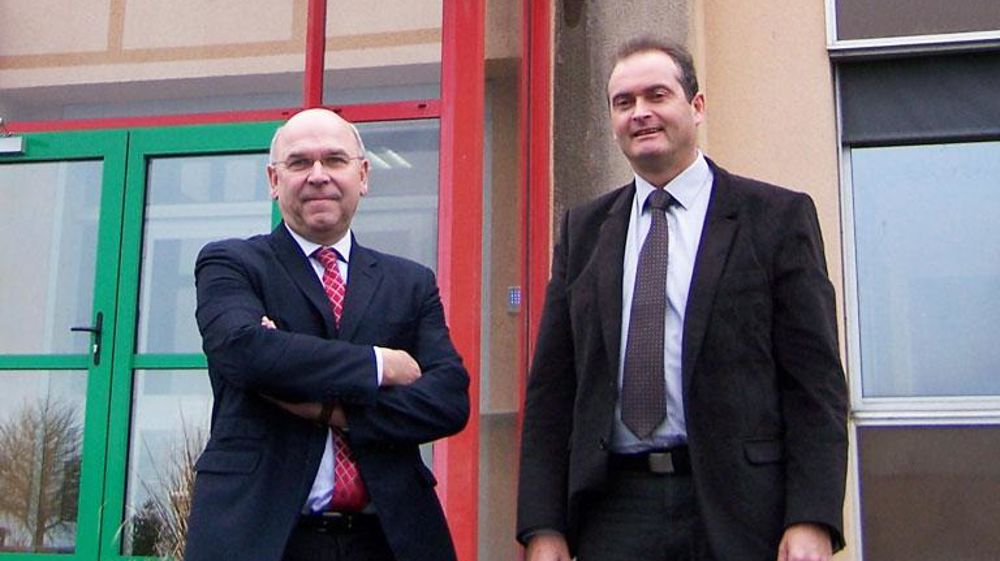 « L'avenir passe par la création de partenariats avec la distribution », affirment Yves Gidoin (à gauche), directeur, et Christophe Thibault, président de Fleuron d'Anjou. ©Anne Mabire « L'avenir passe par la création de partenariats avec la distribution », affirment Yves Gidoin (à gauche), directeur, et Christophe Thibault, président de Fleuron d'Anjou. ©Anne Mabire