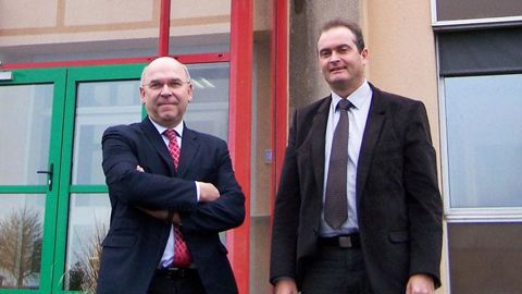 « L'avenir passe par la création de partenariats avec la distribution », affirment Yves Gidoin (à gauche), directeur, et Christophe Thibault, président de Fleuron d'Anjou. ©Anne Mabire « L'avenir passe par la création de partenariats avec la distribution », affirment Yves Gidoin (à gauche), directeur, et Christophe Thibault, président de Fleuron d'Anjou. ©Anne Mabire