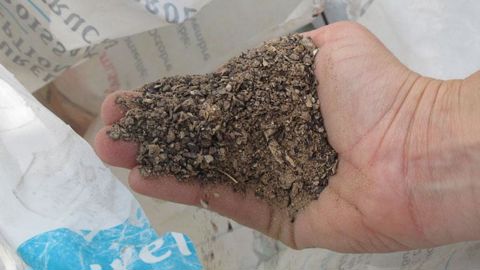 Le choix d'un substrat ou d'un fertilisant organique, que ce soit pour des raisons fiscales ou de conduite biologique, implique un nécessaire changement des pratiques culturales. La CAS a publié l'an dernier une fiche de recommandations pour l'utilisation de substrats enrichis en engrais organique. ©Valérie Vidril Le choix d'un substrat ou d'un fertilisant organique, que ce soit pour des raisons fiscales ou de conduite biologique, implique un nécessaire changement des pratiques culturales. La CA