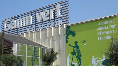 Le groupe Gamm Vert teste actuellement un système auprès de 85 magasins. Dit système de « click and collect », cet outil permettra aux consommateurs de passer leurs commandes sur internet puis de venir les récupérer en magasin. ©Glemas Patrick Le groupe Gamm Vert teste actuellement un système auprès de 85 magasins. Dit système de « click and collect », cet outil permettra aux consommateurs de passer leurs commandes sur internet puis de venir les récupérer en magasin. ©Glemas Patrick