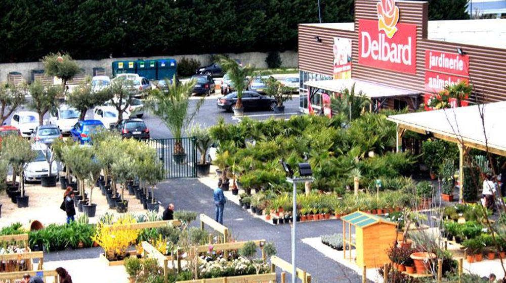 Les deux enseignes Delbard et Jardinerie du Terroir rejoignent le groupe coopératif InVivo Grand Public. Ici, la jardinerie Delbard, à Crest, dans la Drôme. ©Nalod's Les deux enseignes Delbard et Jardinerie du Terroir rejoignent le groupe coopératif InVivo Grand Public. Ici, la jardinerie Delbard, à Crest, dans la Drôme. ©Nalod's