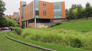 Le vallon de Merville, à Albi (81), médaille de bronze 2012 dans la catégorie « Collectivités, parcs ou jardins urbains ». Cette année, les dossiers d'inscription doivent être bouclés mi-juin. (c)Pascal Fayolle Le vallon de Merville, à Albi (81), médaille de bronze 2012 dans la catégorie « Collectivités, parcs ou jardins urbains ». Cette année, les dossiers d'inscription doivent être bouclés mi-juin. (c)Pascal Fayolle