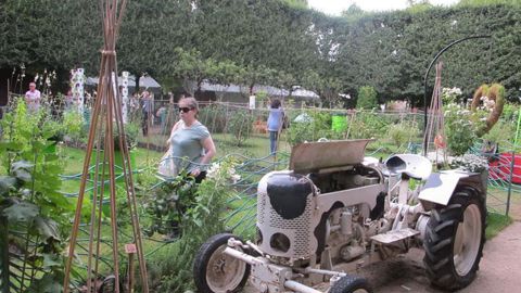 Dans l'air du temps, le potager expérimental de Jardins, Jardin aux Tuileries est une vitrine pour les cultures sur les supports les plus divers, manufacturés ou récupérés.(c)Pascal Fayolle Dans l'air du temps, le potager expérimental de Jardins, Jardin aux Tuileries est une vitrine pour les cultures sur les supports les plus divers, manufacturés ou récupérés.(c)Pascal Fayolle
