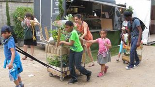 Les Français veulent réaliser les choses eux-mêmes, recycler, donner une seconde vie aux objets... comme ici, à Jardins, Jardin aux Tuileries, en juin, avec ce défilé de Zambus, des minijardins faits maison...( c)Pascal Fayolle Les Français veulent réaliser les choses eux-mêmes, recycler, donner une seconde vie aux objets... comme ici, à Jardins, Jardin aux Tuileries, en juin, avec ce défilé de Zambus, des minijardins faits maison...( c)Pascal Fayolle Les Français veulent réaliser les choses eux-mêmes, recycler, donner une seconde vie aux objets... comme ici, à Jardins, Jardin aux Tuileries, en juin, avec ce défilé de Zambus, des minijardins faits maison...( c)Pascal Fayolle Les Français veulent réaliser les choses eux-mêmes, recycler, donner une seconde vie aux objets... comme ici, à Jardins, Jardin aux Tuileries, en juin, avec ce défilé de Zambus, des minijardins faits maison...( c)Pascal Fayolle