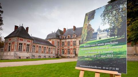 Lors de la dernière édition des Journées des Plantes à Courson-Monteloup (91), l'affiche du prochain rendez-vous, au Domaine de Chantilly, a été présentée.(c)Philippe Grolier Lors de la dernière édition des Journées des Plantes à Courson-Monteloup (91), l'affiche du prochain rendez-vous, au Domaine de Chantilly, a été présentée.(c)Philippe Grolier