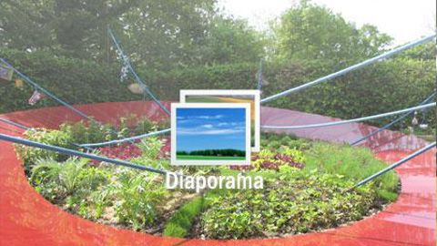 01. Les lianes de l'architecte Jean-Philippe Poirée Ville font leur retour, une dizaine d'années après leur première apparition. Elles sont semées d'annuelles, vivaces, etc. et sont visibles dans les jardins du château, en dehors du Festival proprement dit.