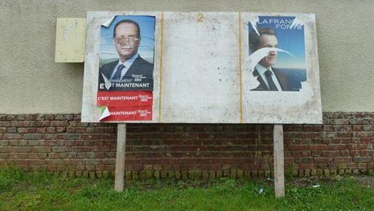 Affiches de campagne présidentielle 2012 de François Hollande et de Nicolas Sarkozy.