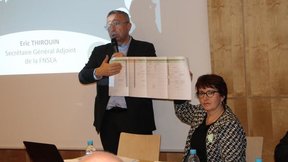 Éric Thirouin et Christiane Lambert présentent le travail collectif qui a été mené pour aboutir au contrat de solutions. © H. Parisot/GFA