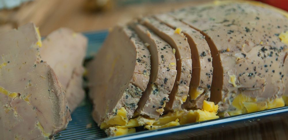 Alors que le foie gras sera plus rare cette année, les professionnels de la filière conseillent d'anticiper les achats.