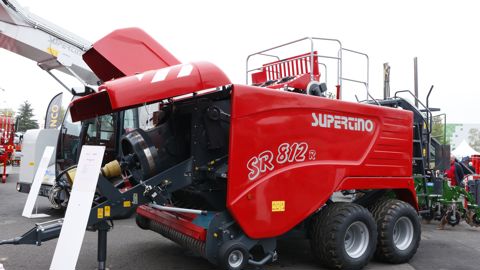 La presse Supertino SR 812 R produit des balles plus grandes La presse Supertino SR 812 R produit des balles plus grandes